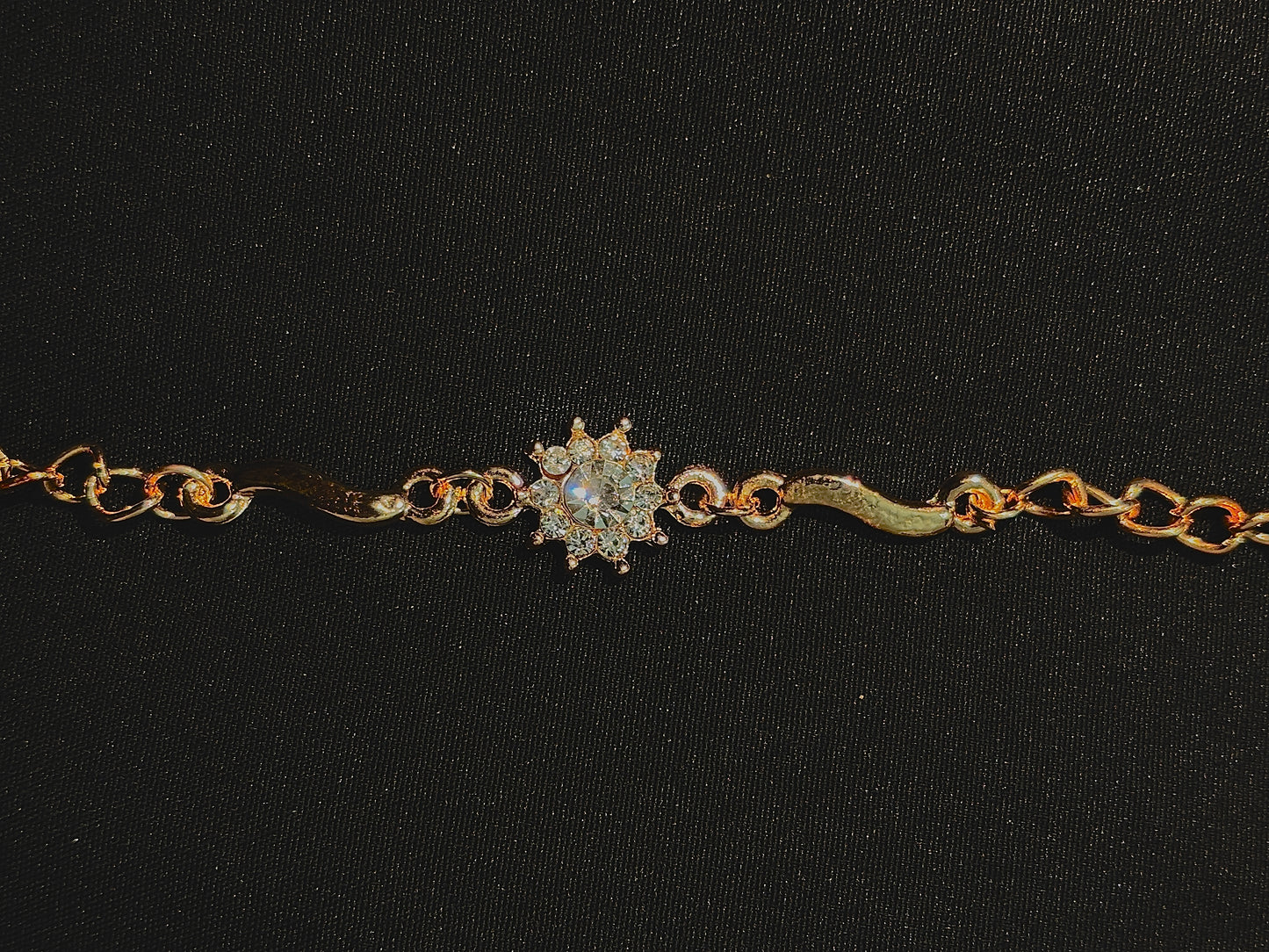Gold-Plated Crystal Flower Bracelet for Women.