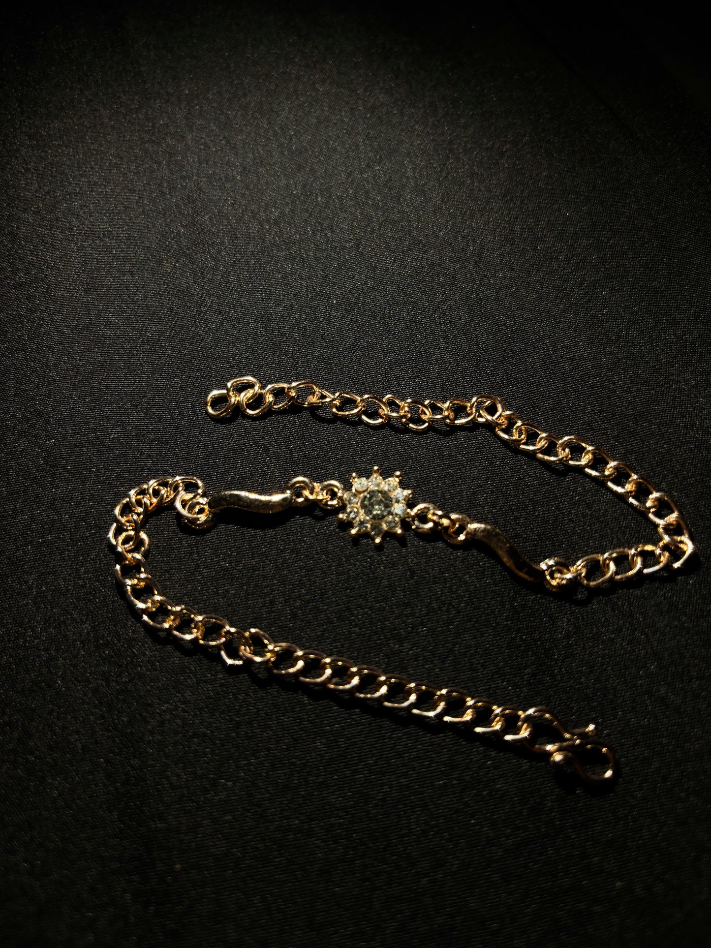 Gold-Plated Crystal Flower Bracelet for Women.